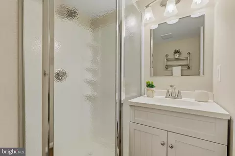Bath - 2424 Cloudcroft Sq, Reston, VA 20191 photo 2 of 2