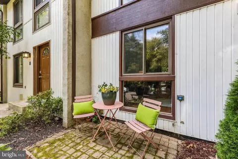 Exterior - 2424 Cloudcroft Sq, Reston, VA 20191 photo 2 of 5