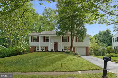 4305 Markwood Ln, Fairfax, VA 22033