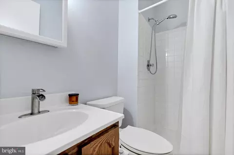 Bath - 7033 Solomon Seal Ct, Springfield, VA 22152 photo 6 of 6
