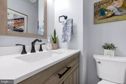 Bath - 7033 Solomon Seal Ct, Springfield, VA 22152 photo 2 of 6
