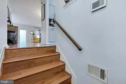 Entry Way - 7033 Solomon Seal Ct, Springfield, VA 22152 photo 2 of 6