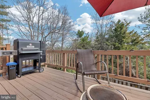 Exterior - 7033 Solomon Seal Ct, Springfield, VA 22152 photo 2 of 8