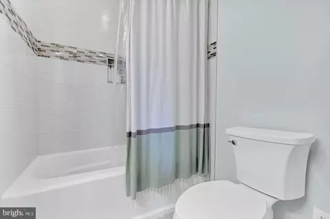 Bath - 7033 Solomon Seal Ct, Springfield, VA 22152 photo 4 of 6