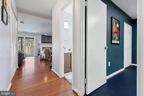 Entry Way - 7033 Solomon Seal Ct, Springfield, VA 22152 photo 6 of 6