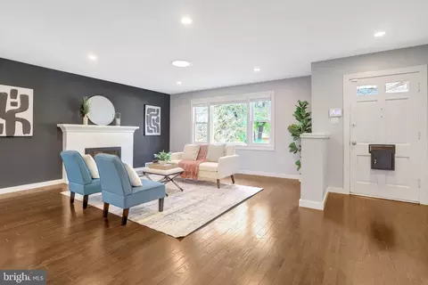 Living - 5419 Charlottesville Rd, Springfield, VA 22151 photo 1 of 7