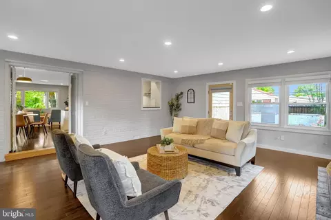 Living - 5419 Charlottesville Rd, Springfield, VA 22151 photo 3 of 7