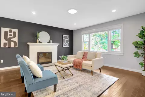 Living - 5419 Charlottesville Rd, Springfield, VA 22151 photo 2 of 7