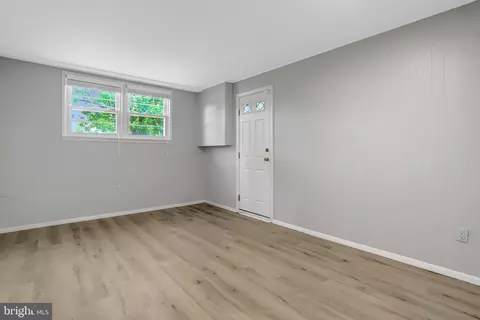 Living - 5419 Charlottesville Rd, Springfield, VA 22151 photo 7 of 7