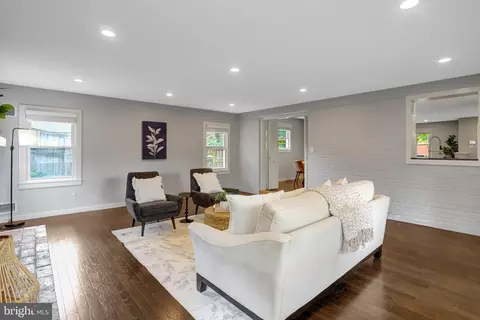 Living - 5419 Charlottesville Rd, Springfield, VA 22151 photo 6 of 7