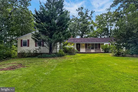 7408 Bull Run Dr, Centreville, VA 20121