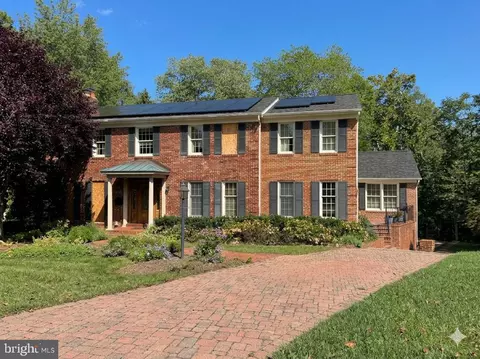 1900 Ancilla Ct, Alexandria, VA 22307