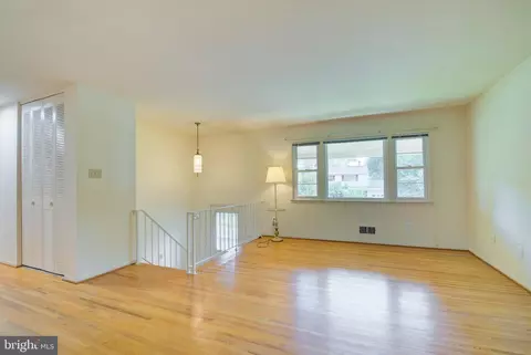 Living - 6914 Hadlow Dr, Springfield, VA 22152 photo 2 of 5