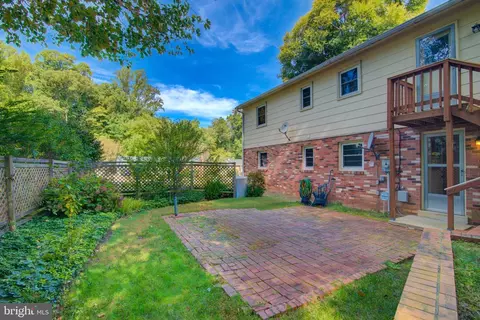 Exterior - 6914 Hadlow Dr, Springfield, VA 22152 photo 3 of 7