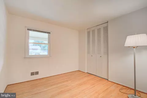 Bedroom - 6914 Hadlow Dr, Springfield, VA 22152 photo 2 of 5