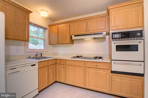 Kitchen - 6914 Hadlow Dr, Springfield, VA 22152 photo 3 of 3