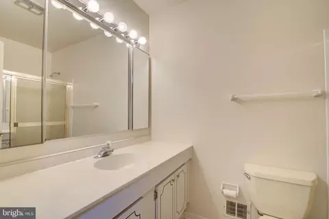 Bath - 6914 Hadlow Dr, Springfield, VA 22152 photo 2 of 3