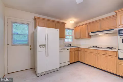 Kitchen - 6914 Hadlow Dr, Springfield, VA 22152 photo 1 of 3