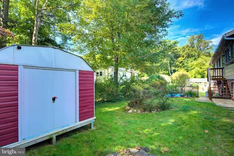 Exterior - 6914 Hadlow Dr, Springfield, VA 22152 photo 4 of 7