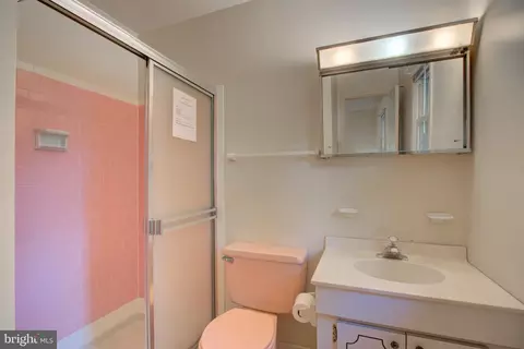 Bath - 6914 Hadlow Dr, Springfield, VA 22152 photo 1 of 3