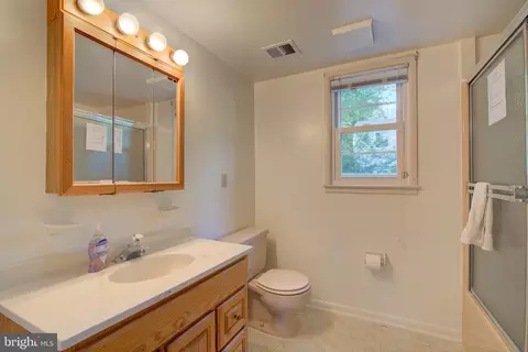 Bath - 6914 Hadlow Dr, Springfield, VA 22152 photo 3 of 3