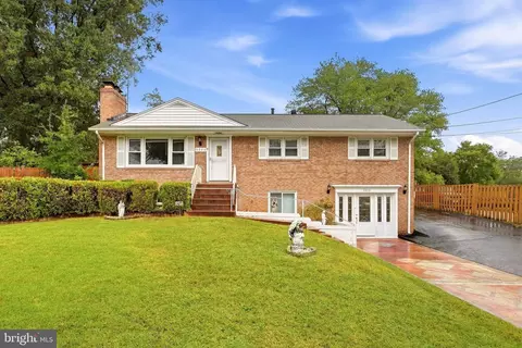 5905 Ridge View Dr, Alexandria, VA 22310