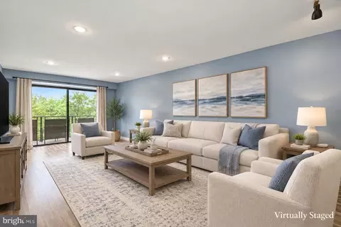 3100 S Manchester St #514, Falls Church, VA 22044
