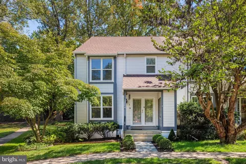 10046 Beacon Pond Ln, Burke, VA 22015