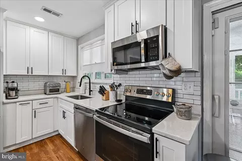 Kitchen - 6112 Fox Hill St, Springfield, VA 22150 photo 2 of 3
