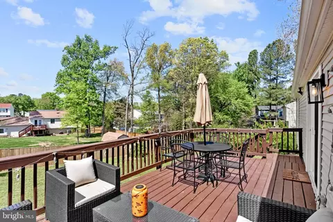 Exterior - 2592 Viking Dr, Herndon, VA 20171 photo 5 of 10