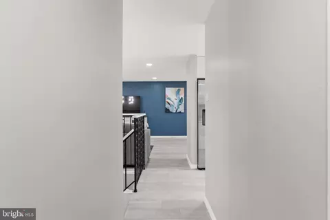 Entry Way - 2592 Viking Dr, Herndon, VA 20171 photo 4 of 9