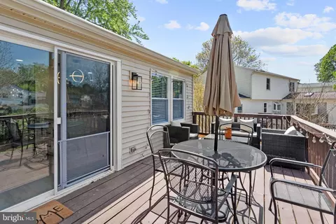 Exterior - 2592 Viking Dr, Herndon, VA 20171 photo 2 of 10