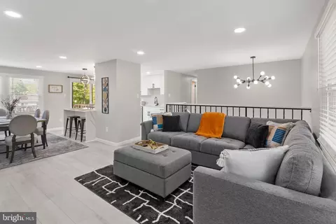 Living - 2592 Viking Dr, Herndon, VA 20171 photo 3 of 3