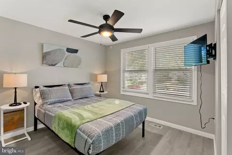 Bedroom - 2592 Viking Dr, Herndon, VA 20171 photo 5 of 8