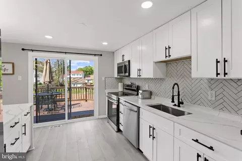 Kitchen - 2592 Viking Dr, Herndon, VA 20171 photo 1 of 5