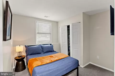 Bedroom - 2592 Viking Dr, Herndon, VA 20171 photo 7 of 8