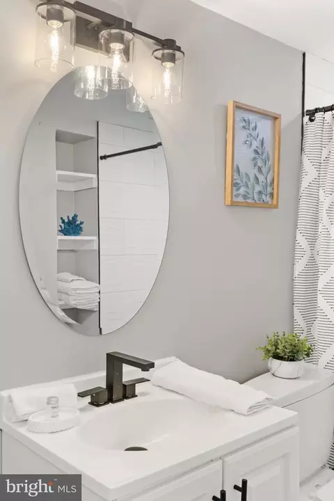 Bath - 2592 Viking Dr, Herndon, VA 20171 photo 4 of 4