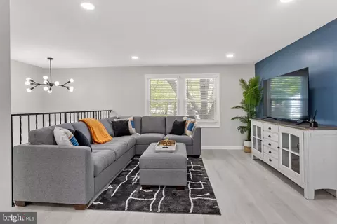 Living - 2592 Viking Dr, Herndon, VA 20171 photo 1 of 3