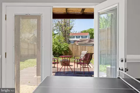 Exterior - 2592 Viking Dr, Herndon, VA 20171 photo 7 of 10