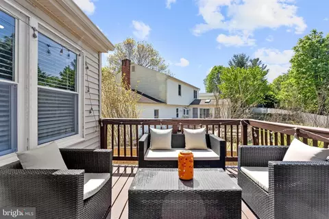 Exterior - 2592 Viking Dr, Herndon, VA 20171 photo 3 of 10