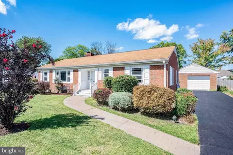 3228 Groveton St, Alexandria, VA 22306