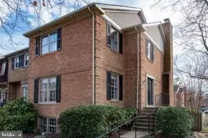 8265 Cedar Landing Ct, Alexandria, VA 22306