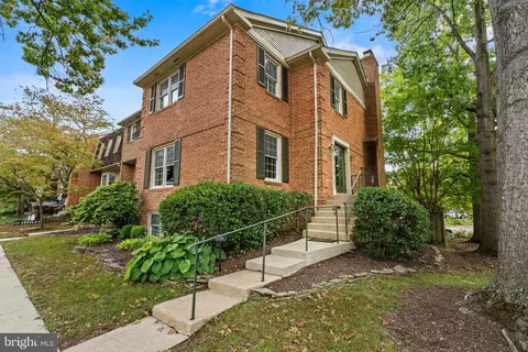 8265 Cedar Landing Ct, Alexandria, VA 22306