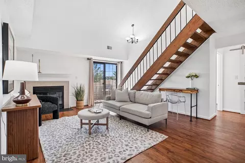 6931 Mary Caroline Cir #I, Alexandria, VA 22310