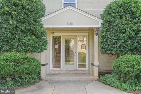 6184 Greenwood Dr #302, Falls Church, VA 22044