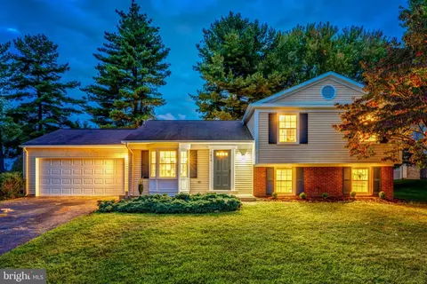 1610 Sadlers Wells Ct, Herndon, VA 20170