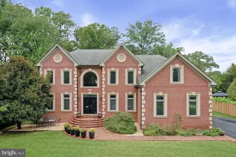 9404 Forest Haven Dr, Alexandria, VA 22309