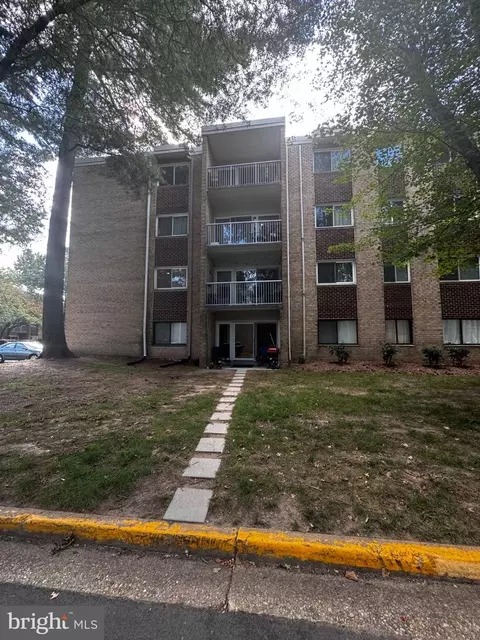 8000 Chanute Pl #4, Falls Church, VA 22042