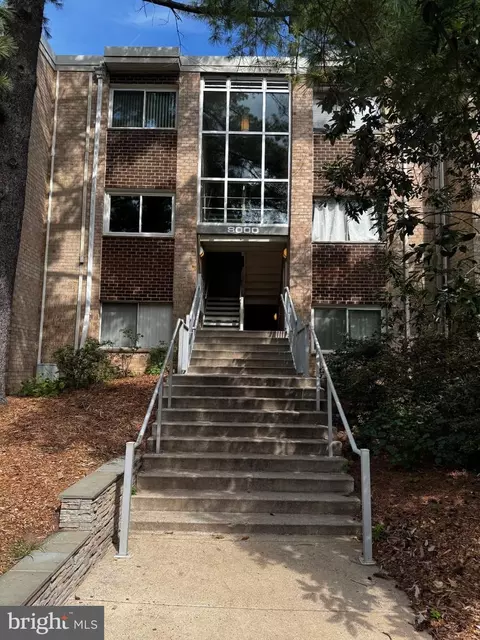 8000 Chanute Pl #4, Falls Church, VA 22042