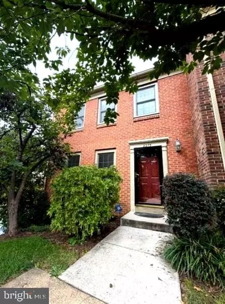 2273 Idylwood Station Ln, Falls Church, VA 22043